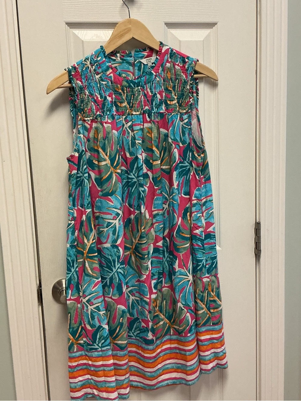 Crown & Ivy SZ L Tropical Sleeveless Dress 36.5 “ Length Beachy